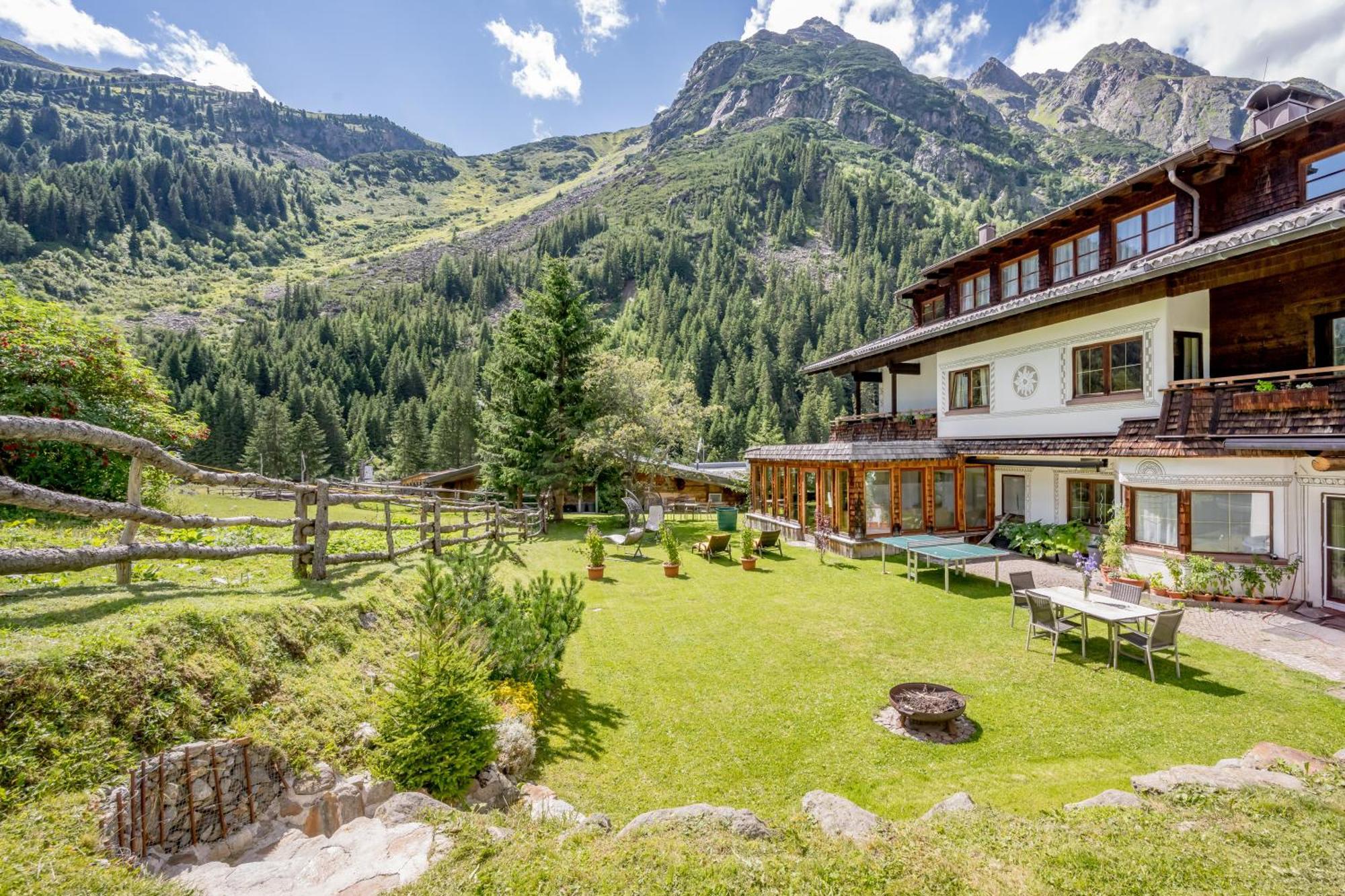 Hôtel Landhaus Edelweiss à Sankt Leonhard im Pitztal Extérieur photo